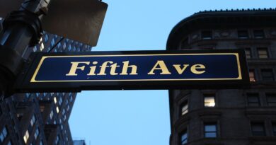 Fifth Ave Sign